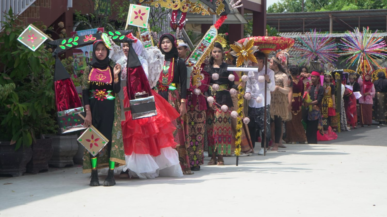 SMK NEGERI 2 PEKALONGAN SAMBUT HUT RI ke-79 DENGAN SEMARAK KEMERDEKAAN